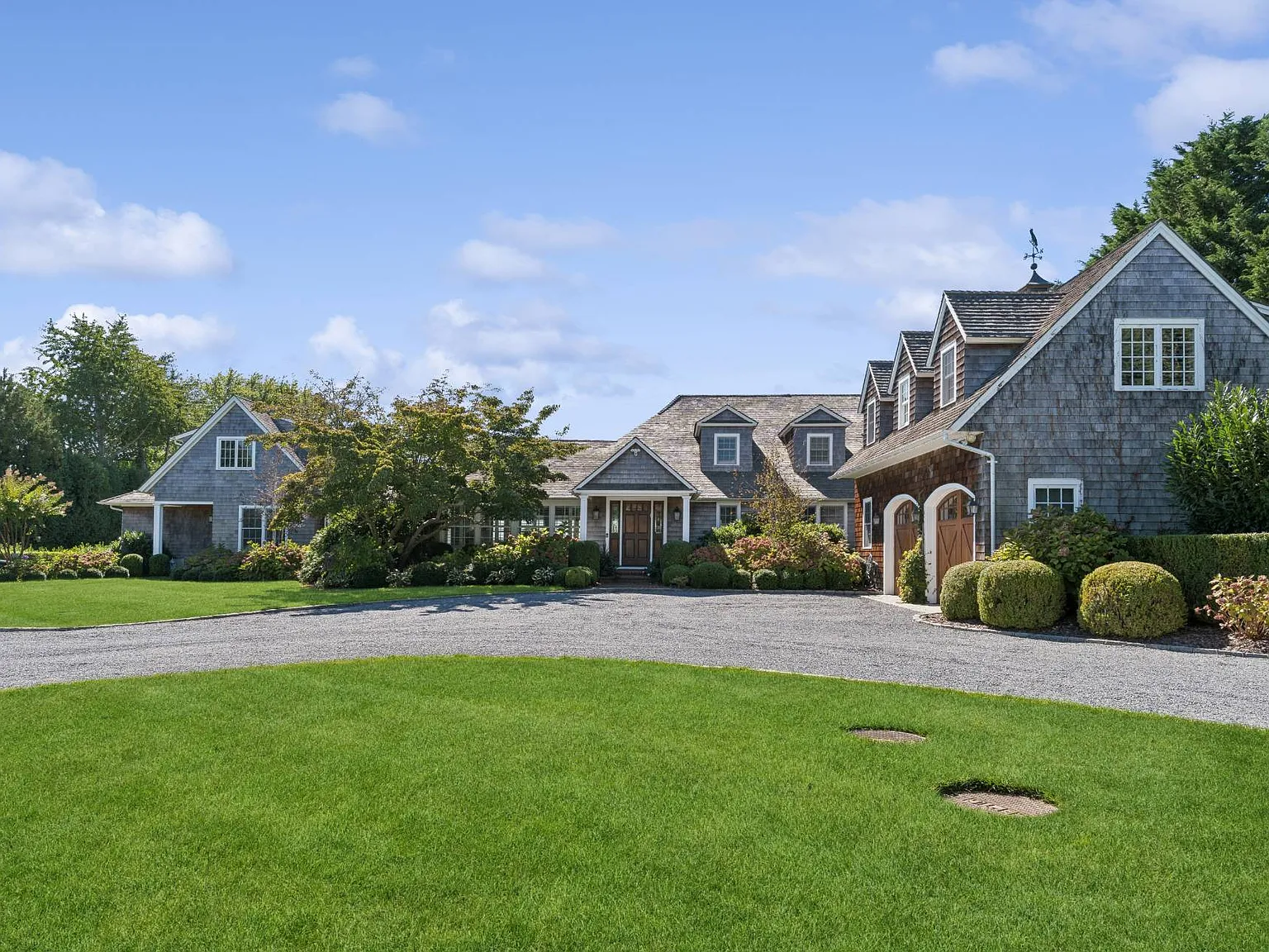 Exceptional Water Mill, South Compound with Ocean & Bay Views — Photo 2
