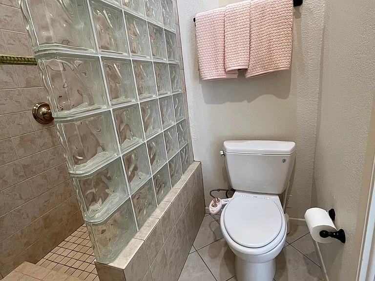 2051 Cliff Dr #18 — Photo 15