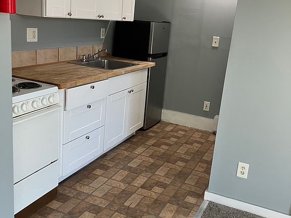 3rd image of 46 Summer St APT 2