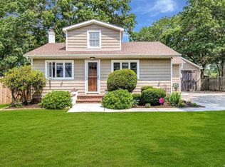 322 S Roberts St, Holbrook, NY 11741