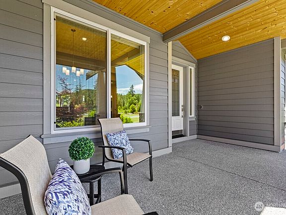3rd image of 12139 Kirstin Lane SE