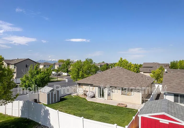 702 Durham Dr — Photo 24
