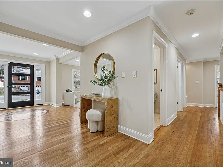 4902 Derussey Pkwy — Photo 8