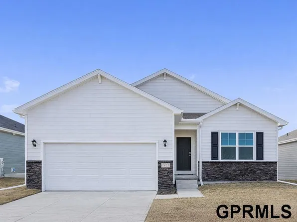 6678 Bluebell St, Papillion, NE 68133
