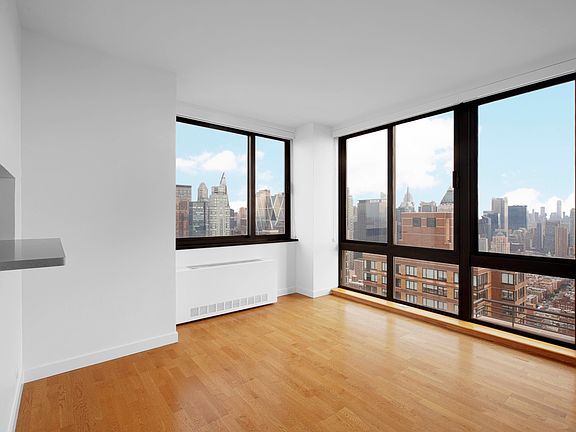 5th image of 124 W 60th St APT 51A