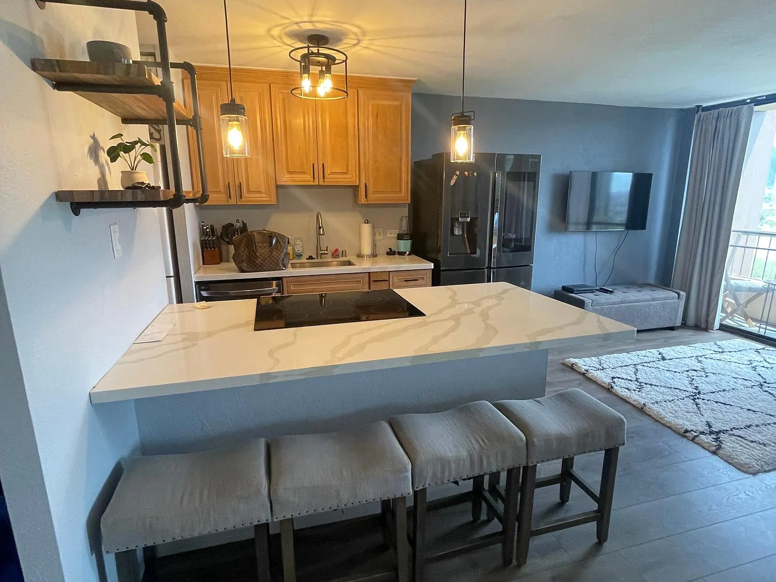 2 bed, 684 sqft, $3,400 — Photo 1