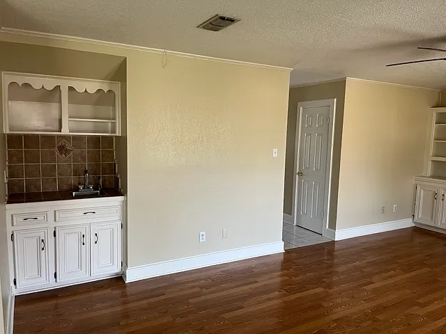 1924 W Iris Ave — Photo 9
