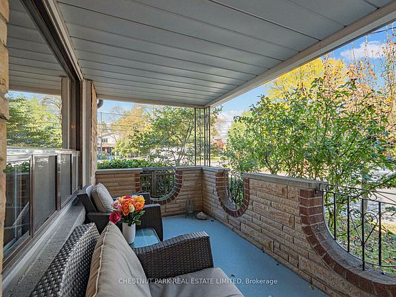 2nd image of 122 Forman Ave