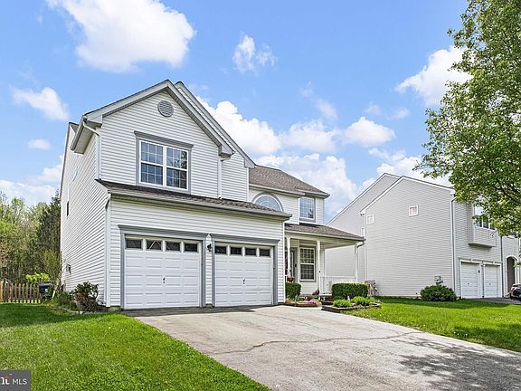 3rd image of 8 Bohemia Rd