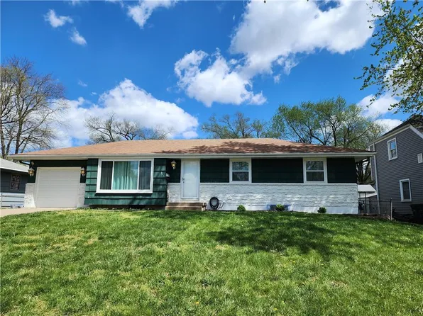 211 SW Rogers Dr, Lees Summit, MO 64081