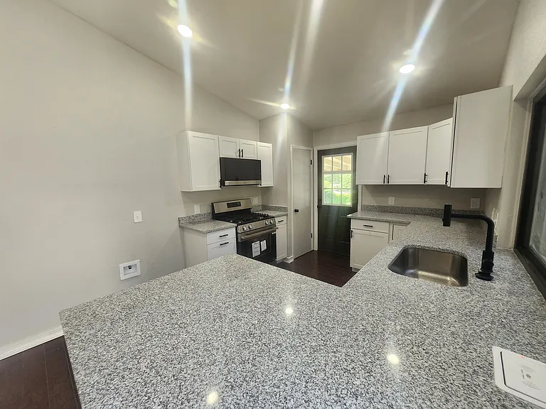 2715 Lakemist St — Photo 6