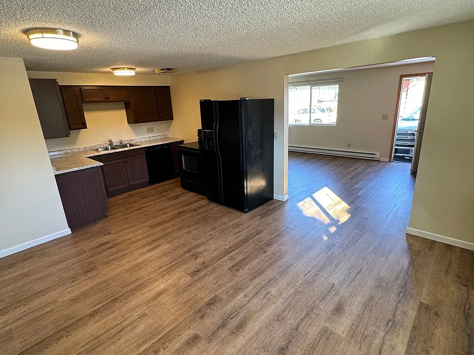 Pinewood Apartments
