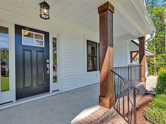 Front Porch - The Linwood