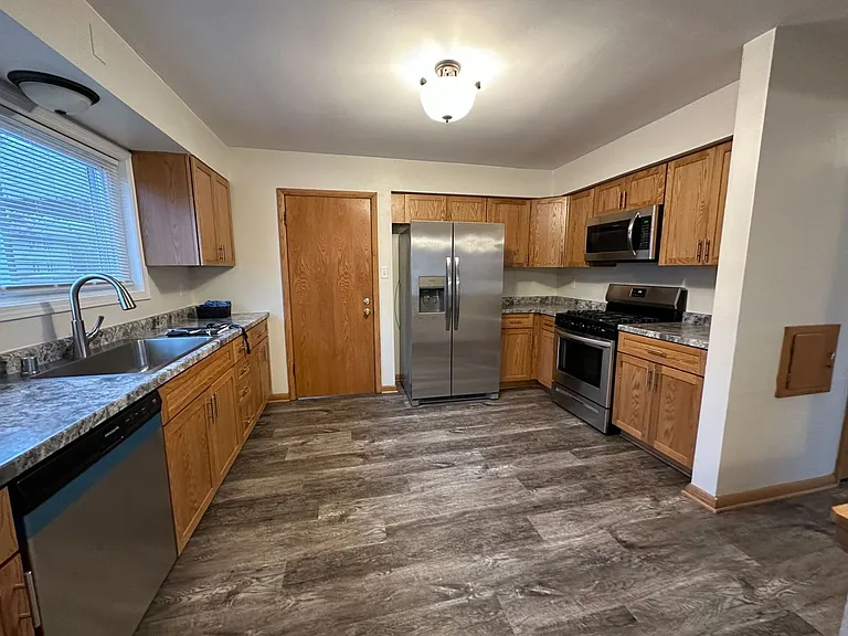 6301-6301A W Lakefield Dr — Photo 3