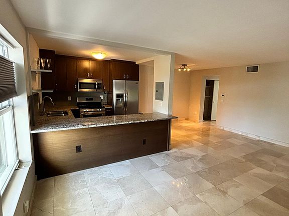 4th image of 240 Collins Ave APT 5E