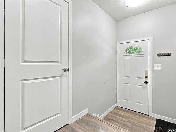 3rd image of 1227 Pascoe DRIVE E
