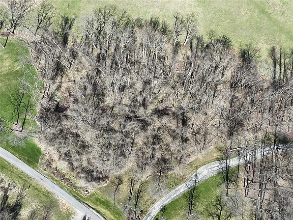 4th image of 3 Tuscany Ln