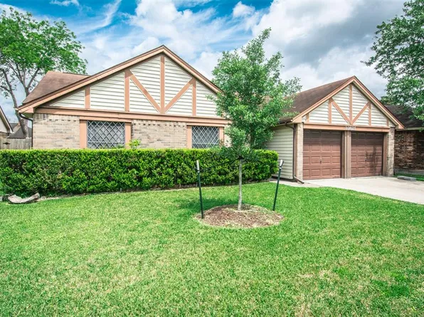 10825 Birch Dr, La Porte, TX 77571