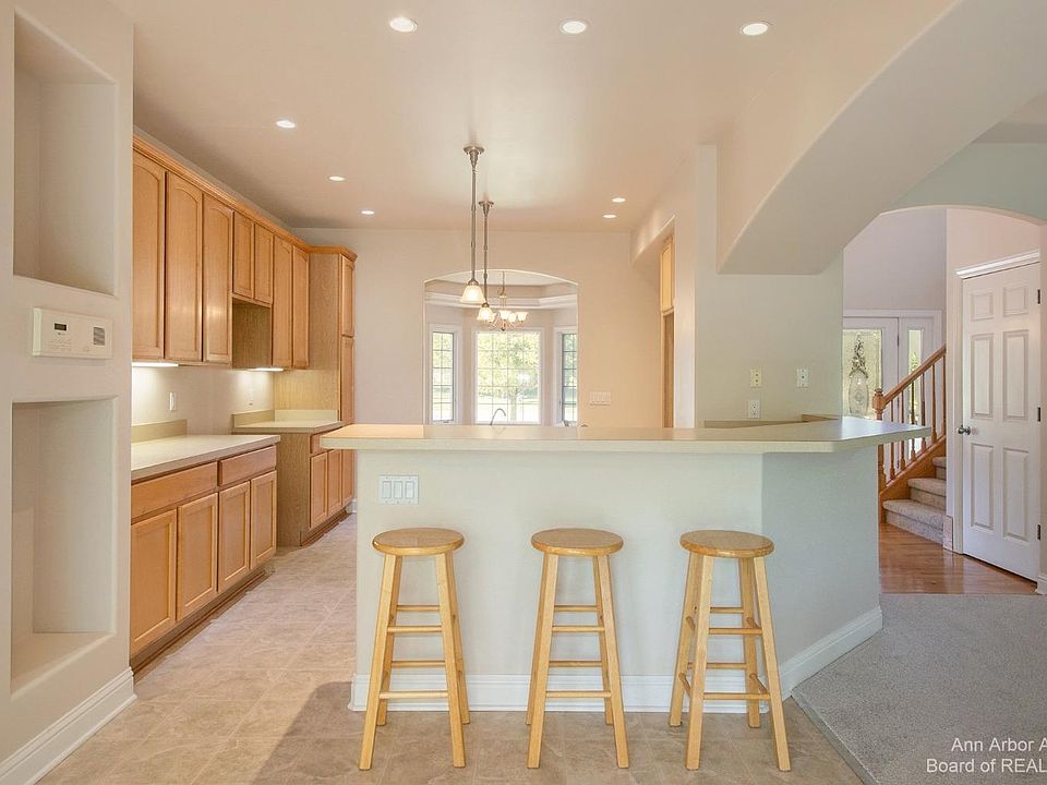 10887 Winner Cir 27, Whitmore Lake, MI 48189 Zillow
