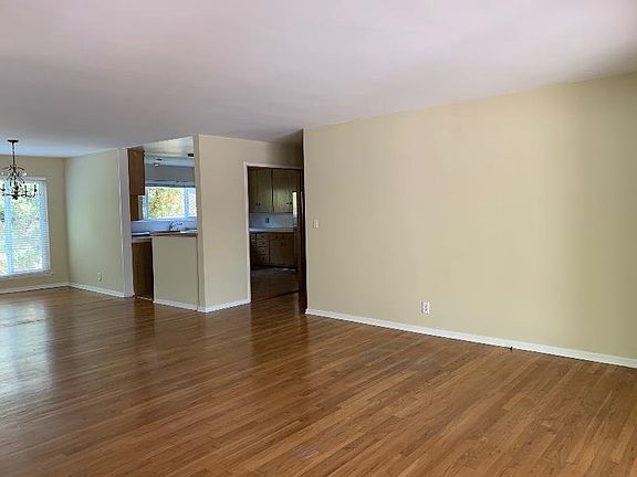 5th image of 3220 Merrill Dr APT 9