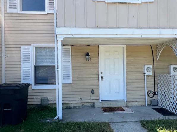 536 W Loch Lomond Dr, Sicklerville, NJ 08081