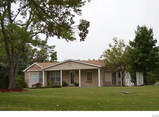 1295 Parkway Dr, Saint Clair, MO 63077