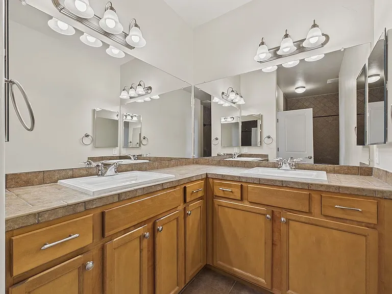 5448 Dtc Pkwy — Photo 18