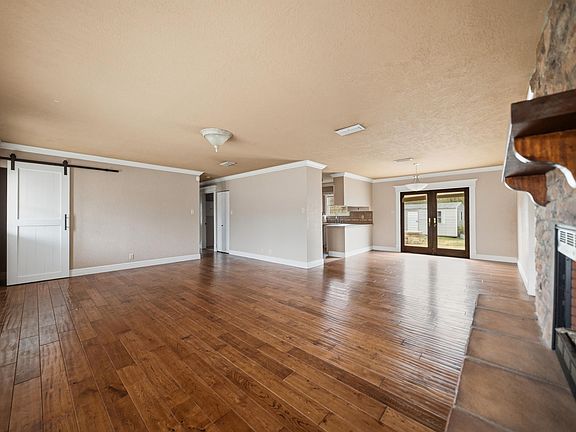 5th image of 101 Pine Vista St