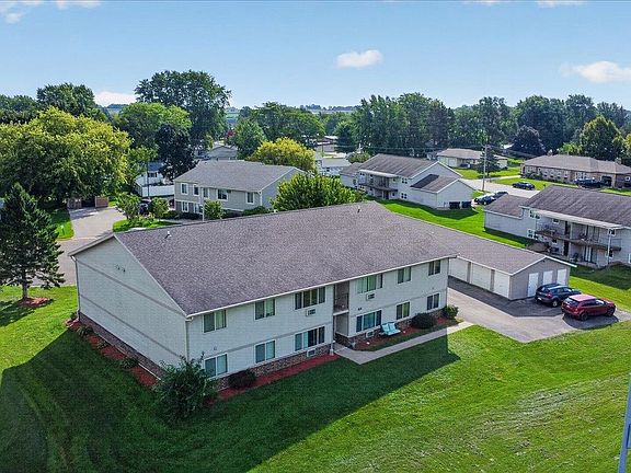 3rd image of 206 Danbury Ct