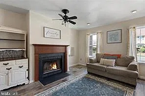 3 bed, 2.5 bath, 2025 sqft, $2,600 — Photo 3