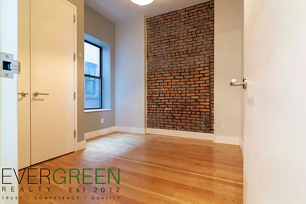 Rented by Evergreen Apartments BK | media 27