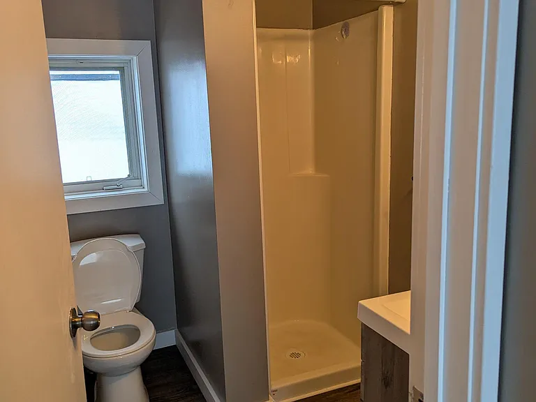 433 Woodcroft Ave #B — Photo 6