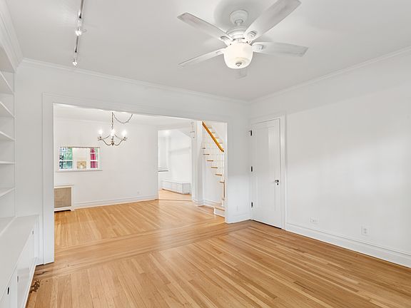 5th image of 276 Burns St #1