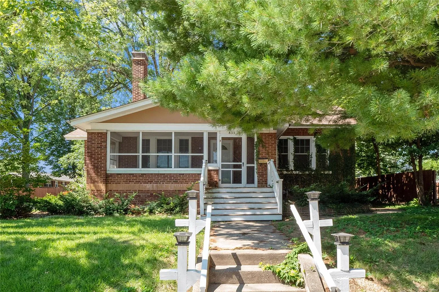 835 Forest Ave photo 1