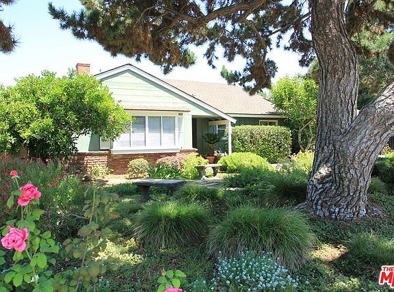 2nd image of 827 S Dancove Dr