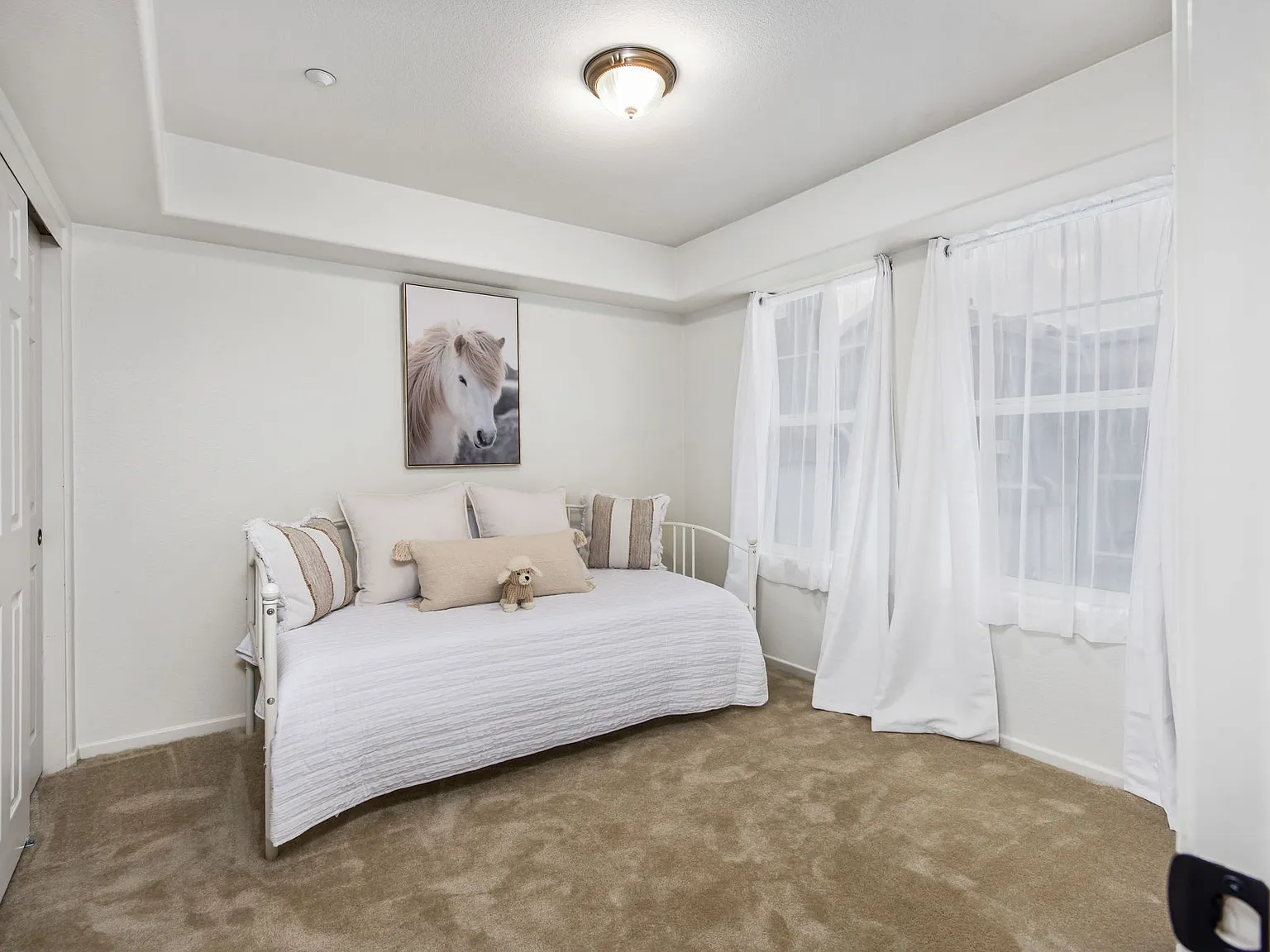 3 bed, 3.5 bath, 1455 sqft, $3,900 — Photo 2