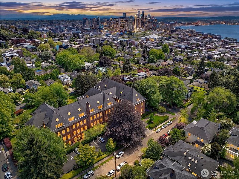 3rd image of 1401 5th Avenue W #306
