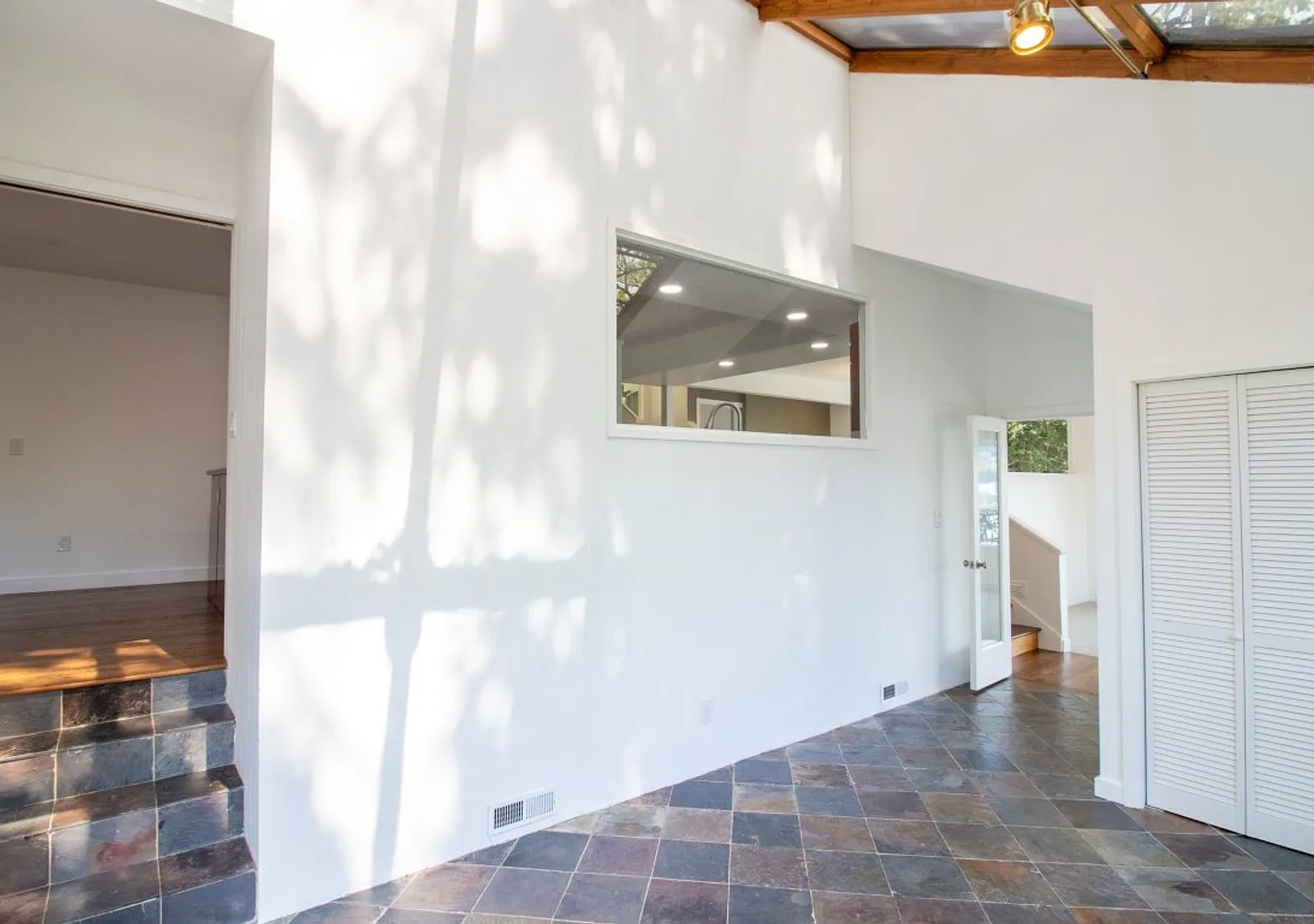 4Bd/4Ba Mercer Island Home — Photo 4
