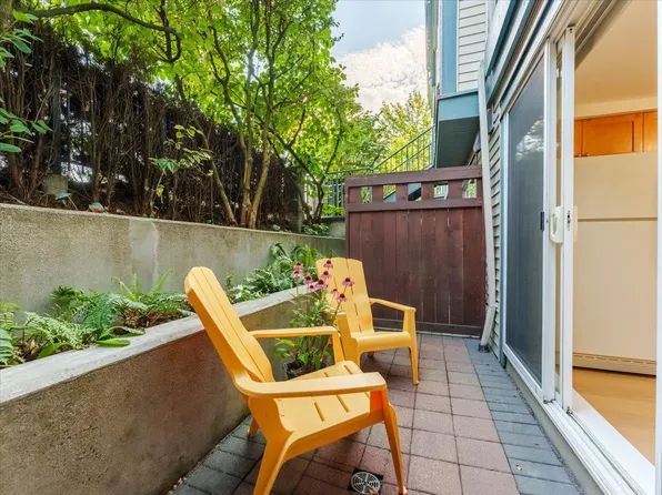 288 Saint Davids Ave #12, North Vancouver, BC V7L 4X2