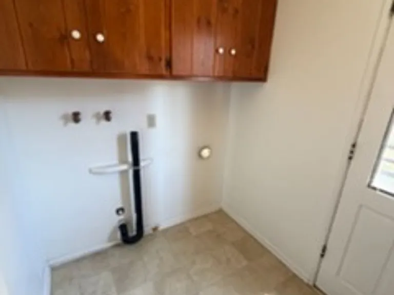 6641 Ivins Dr — Photo 10