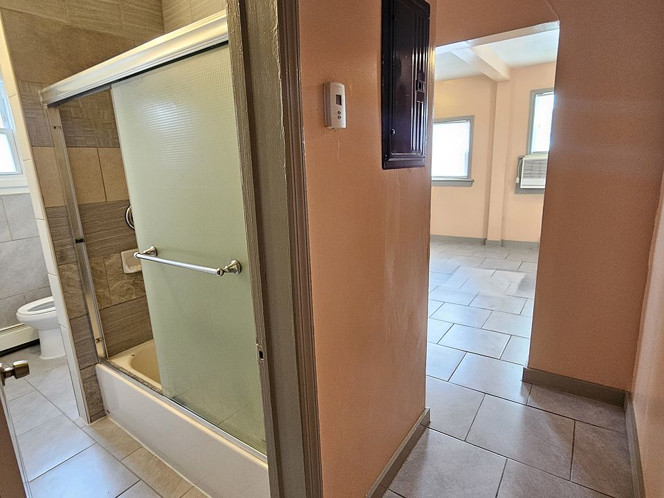 1st image of 16404 109th Ave Floor 2