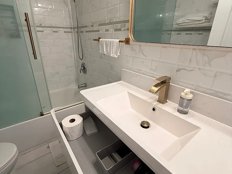 1257 E Mobeck St #A — Photo 3
