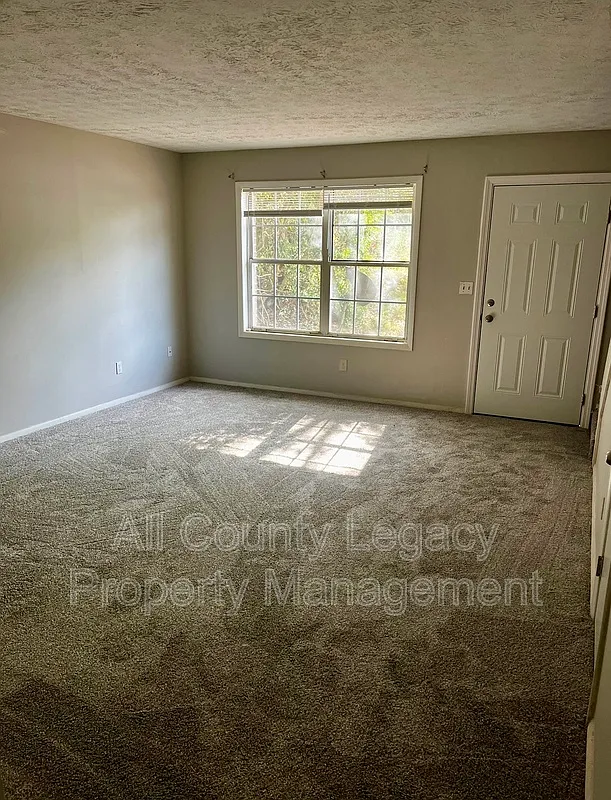 Building Photo - 2946 Spruce Cir
