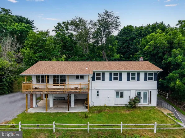 12309 Country Club Rd, Waynesboro, PA 17268