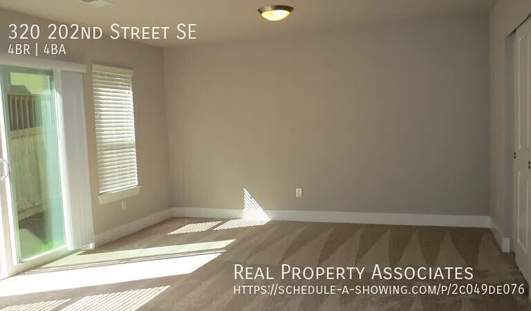 320 202nd St SE — Photo 3