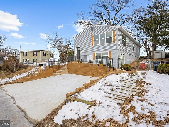 4th image of 604 Elfin Ave