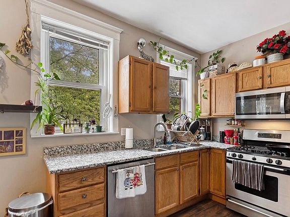 5th image of 1250 N Rockwell St APT 2