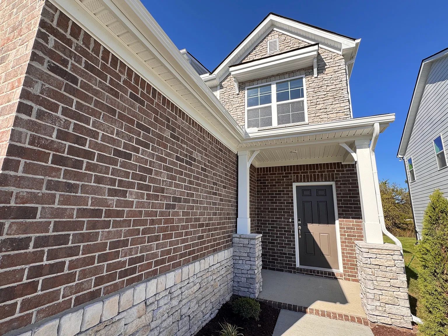4 bed, 2321 sqft, $3,000 — Photo 2