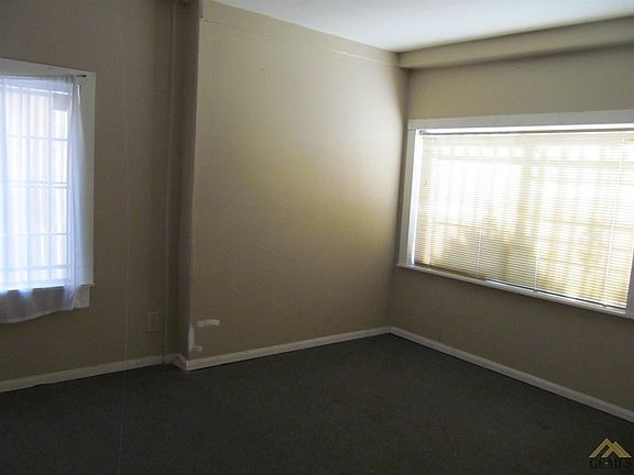 4th image of 726 Jackson St