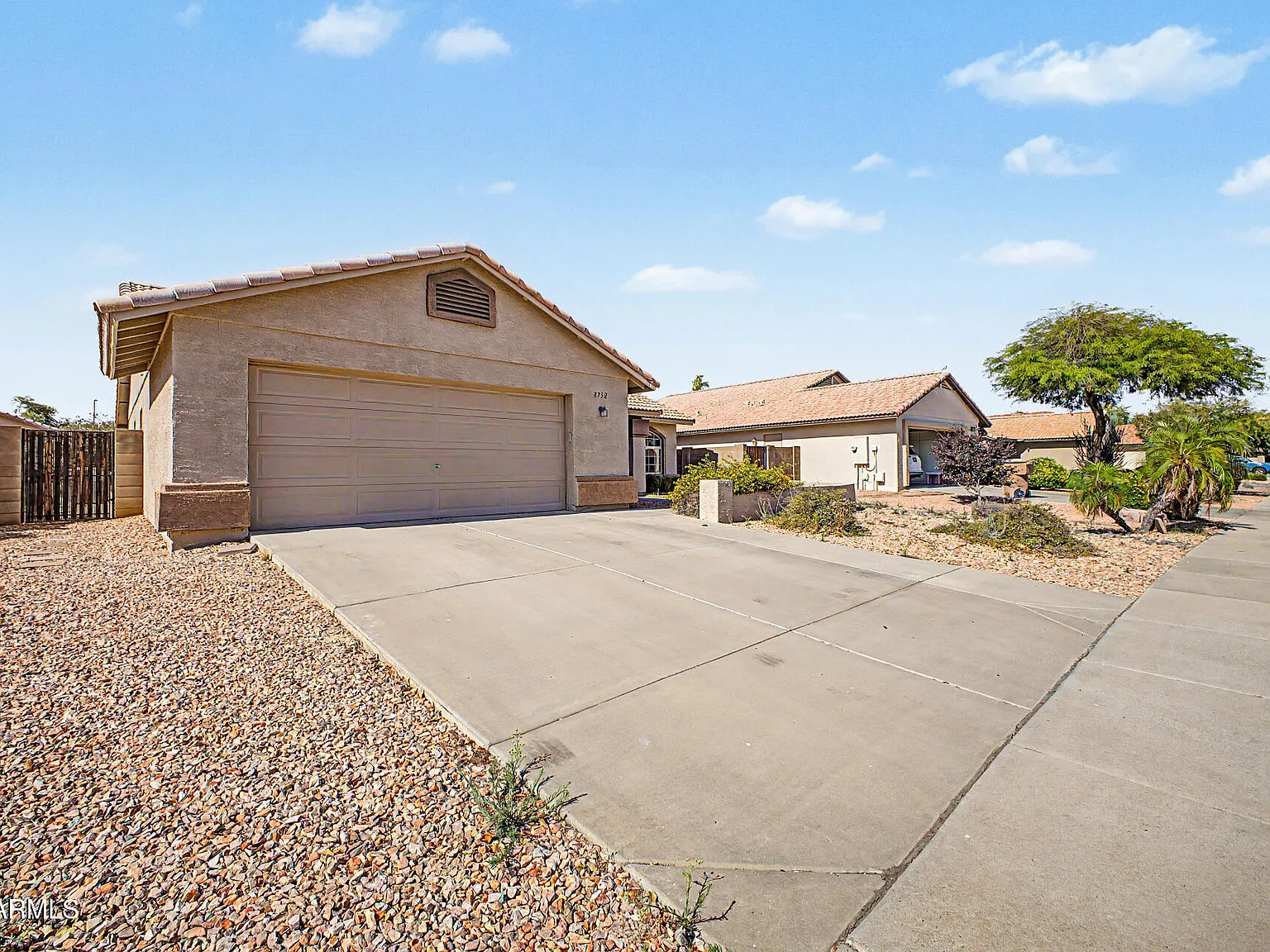 4 bed, 4.0 bath, 1736 sqft, $2,250 — Photo 2